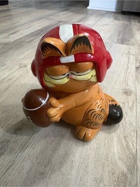 1981 Vintage Garfield Football Piggy Ceramic Collectible Bank Enesco